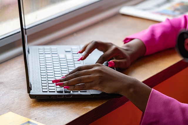 laptop-8499942_640 AI gebruiken voor je werk